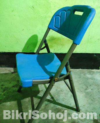 ফোল্ডিং চেয়ার বিক্রি হবে